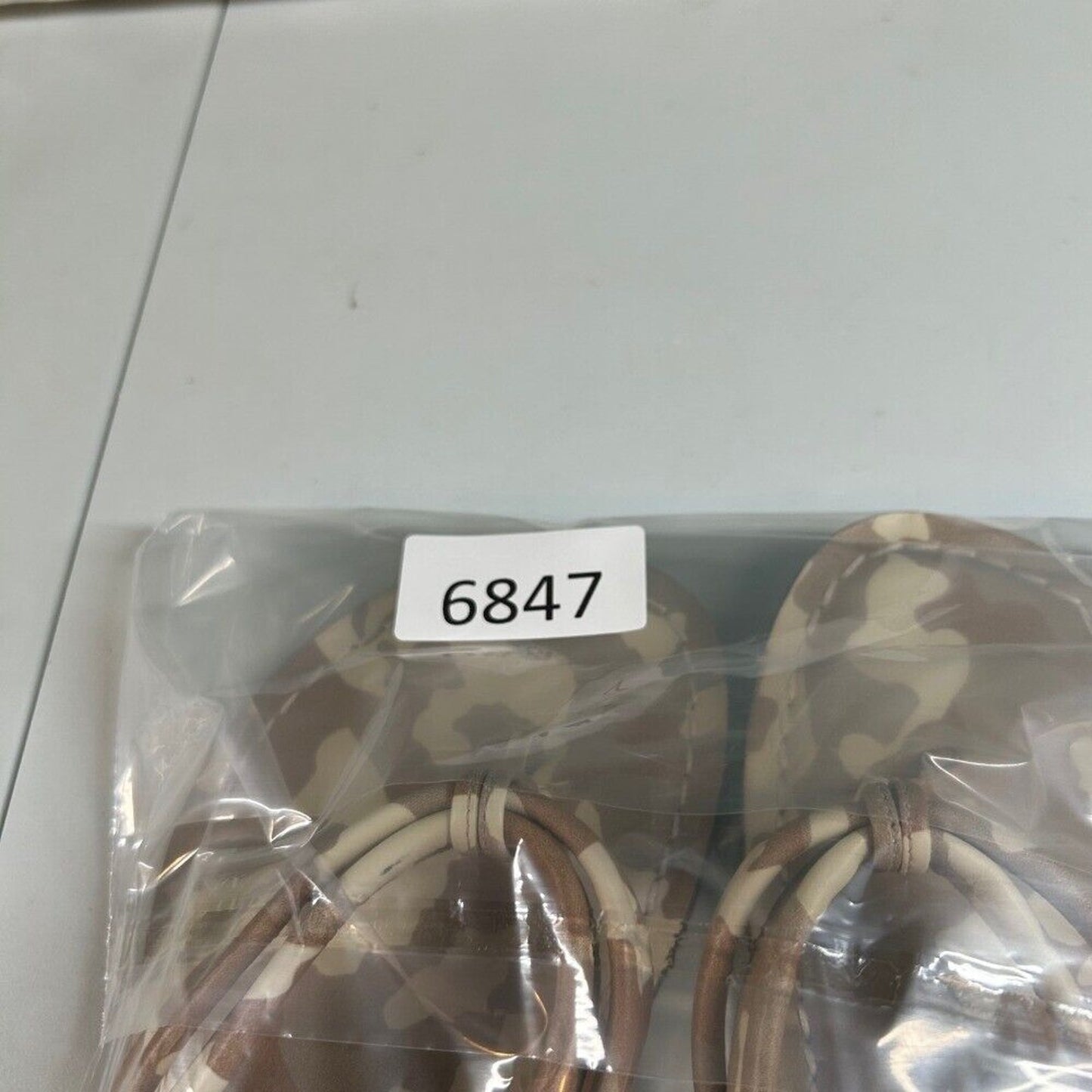 Bernardo Miami Camo Flip Flops Thong Sandals Comfortable Slides Womens 8 M