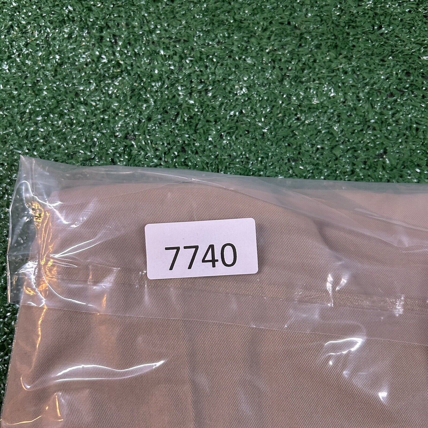 Izod Saltwater Chino Pants Men 30x32" Beige Stretch Pleated Straight Stretch NEW