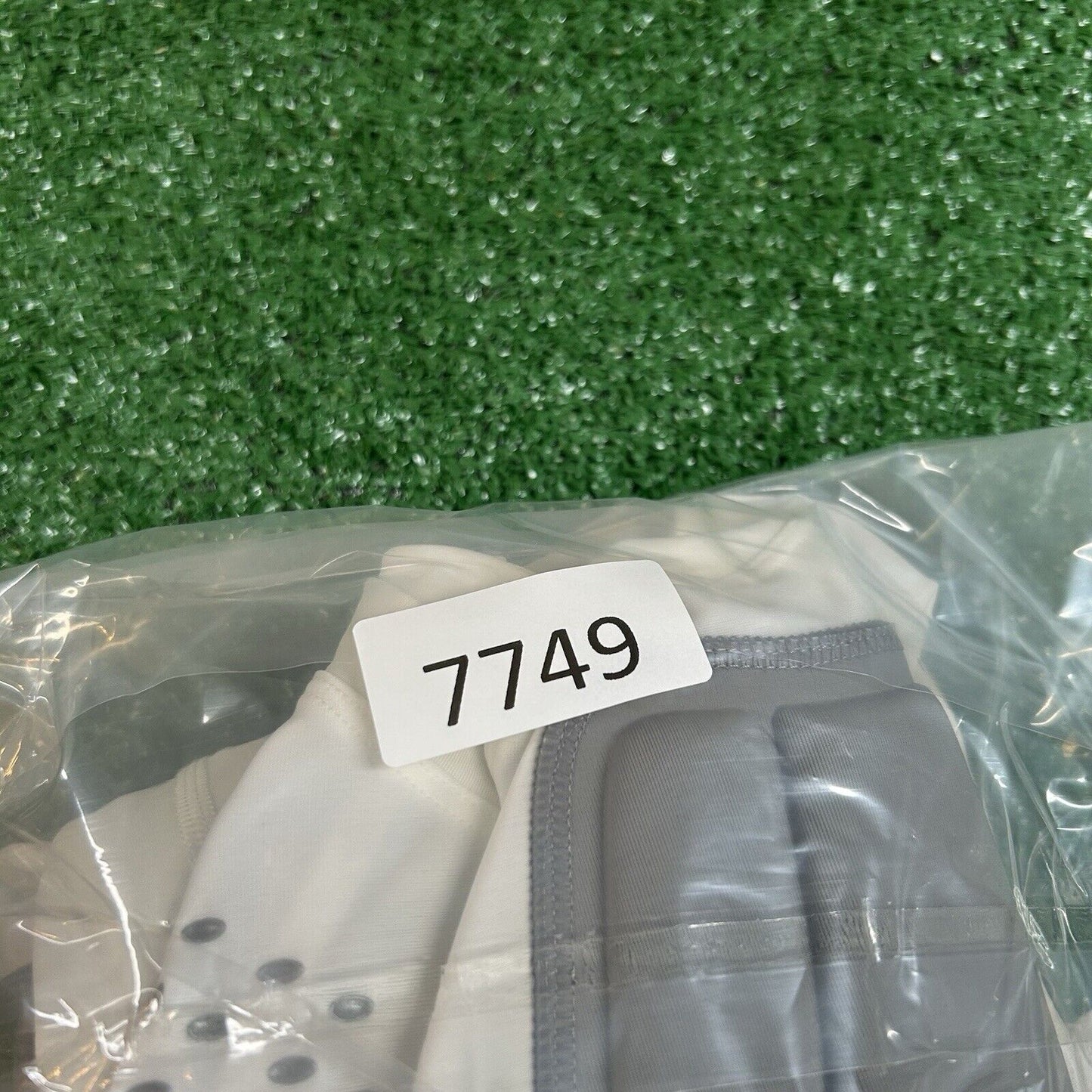 Under Armour MPZ2 Padded Shirt Mens Extra Large White Compression MSRP $75 New