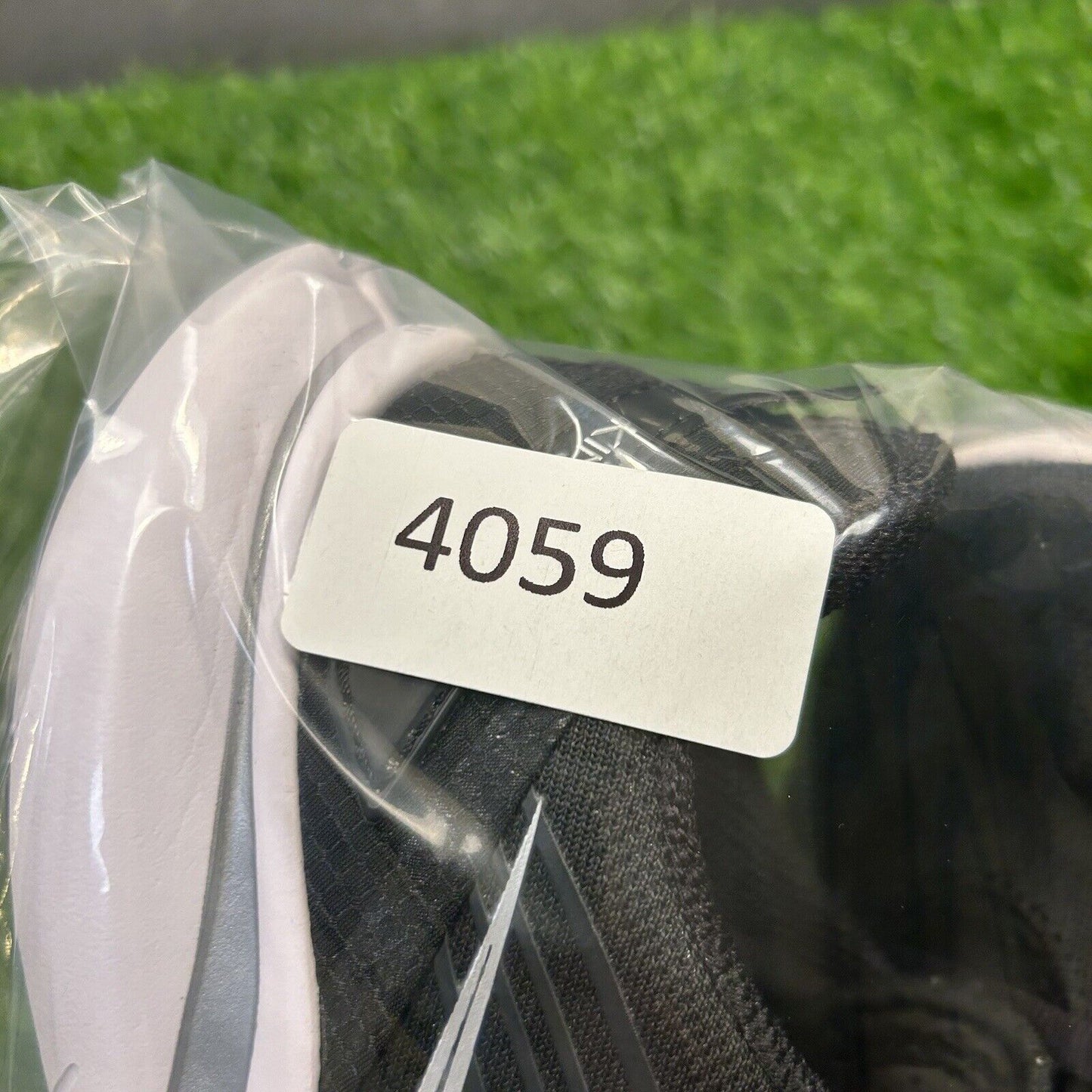 Saucony Kinavara 12 Womens 6.4 Black White Shoes Sneakers Athletic Running Gym