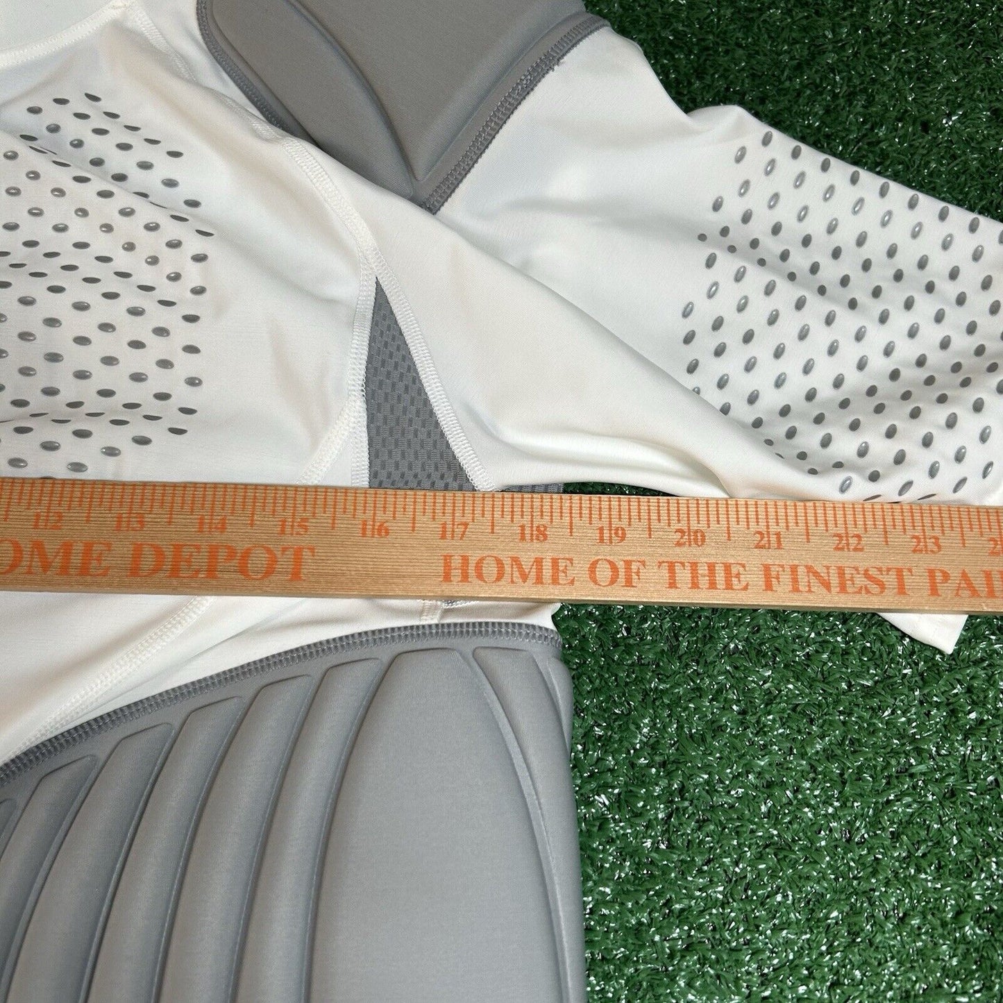 Under Armour MPZ2 Padded Shirt Mens Extra Large White Compression MSRP $75 New