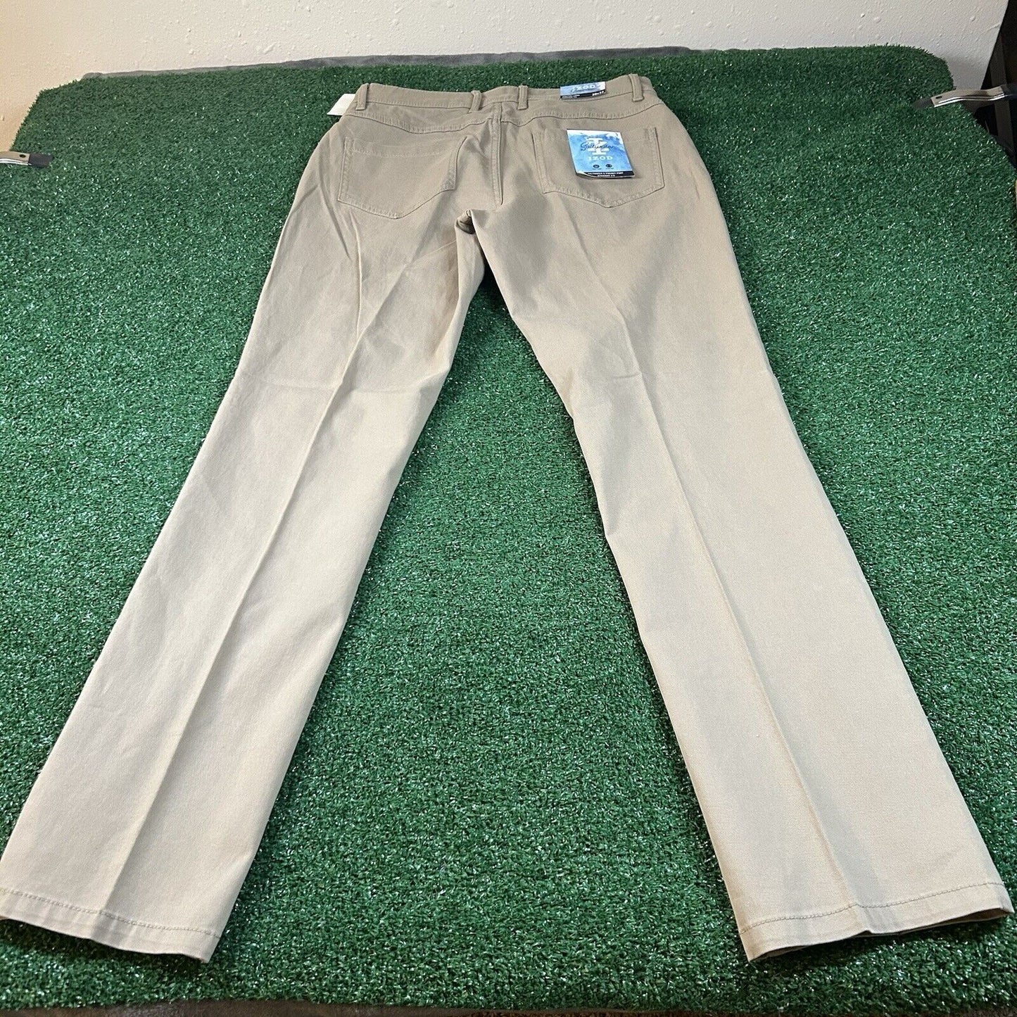 Izod Saltwater Chino Pants Men 30x32" Beige Stretch Pleated Straight Stretch NEW