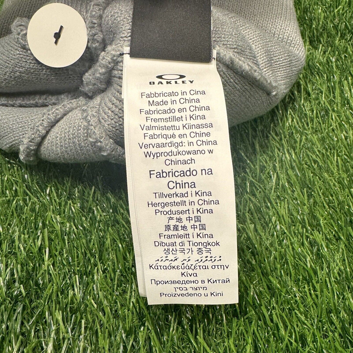 Oakley Wanderlust Pom Beanie Adult One Size Gray Red Hat Winter Snow Outdoor NEW