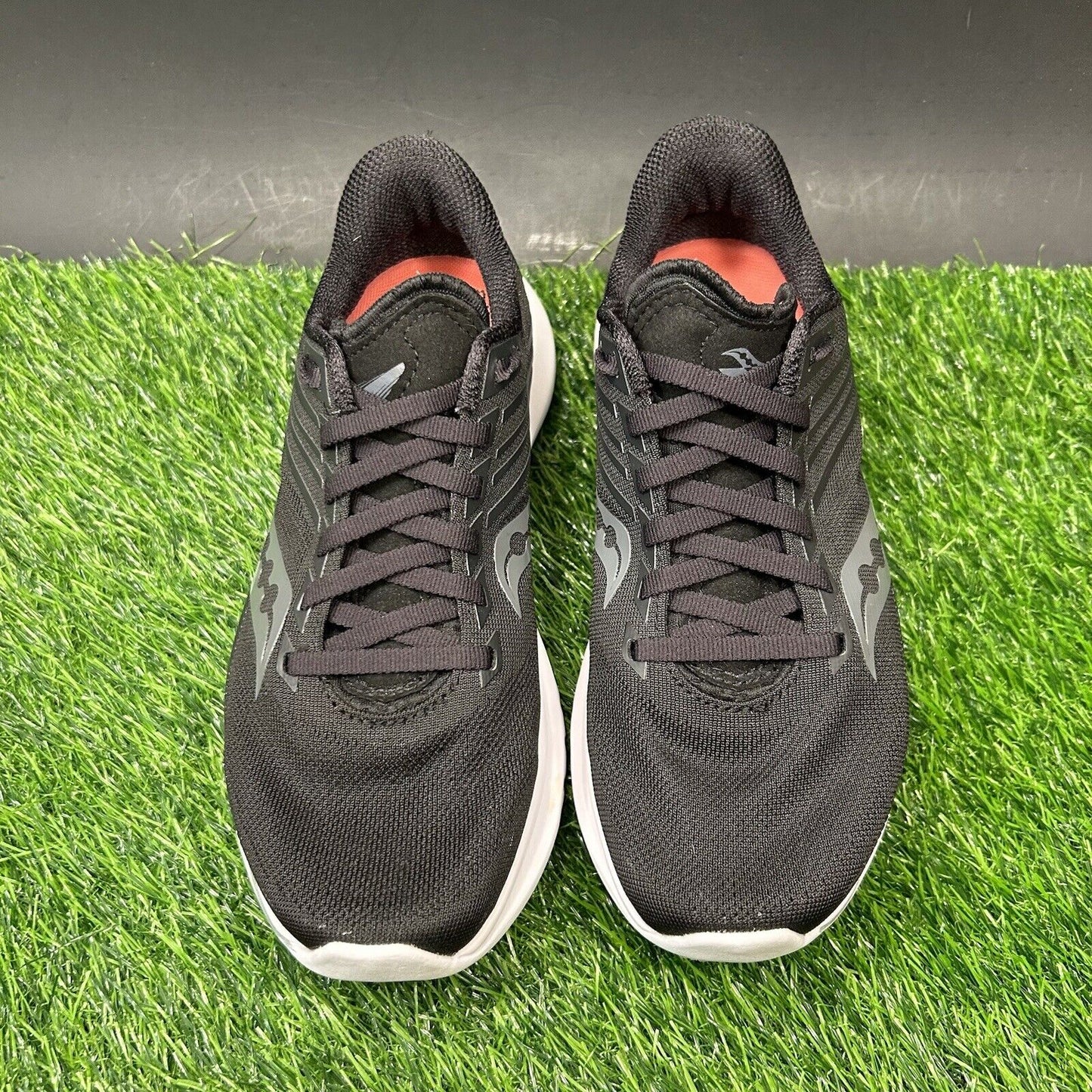 Saucony Kinavara 12 Womens 6.4 Black White Shoes Sneakers Athletic Running Gym