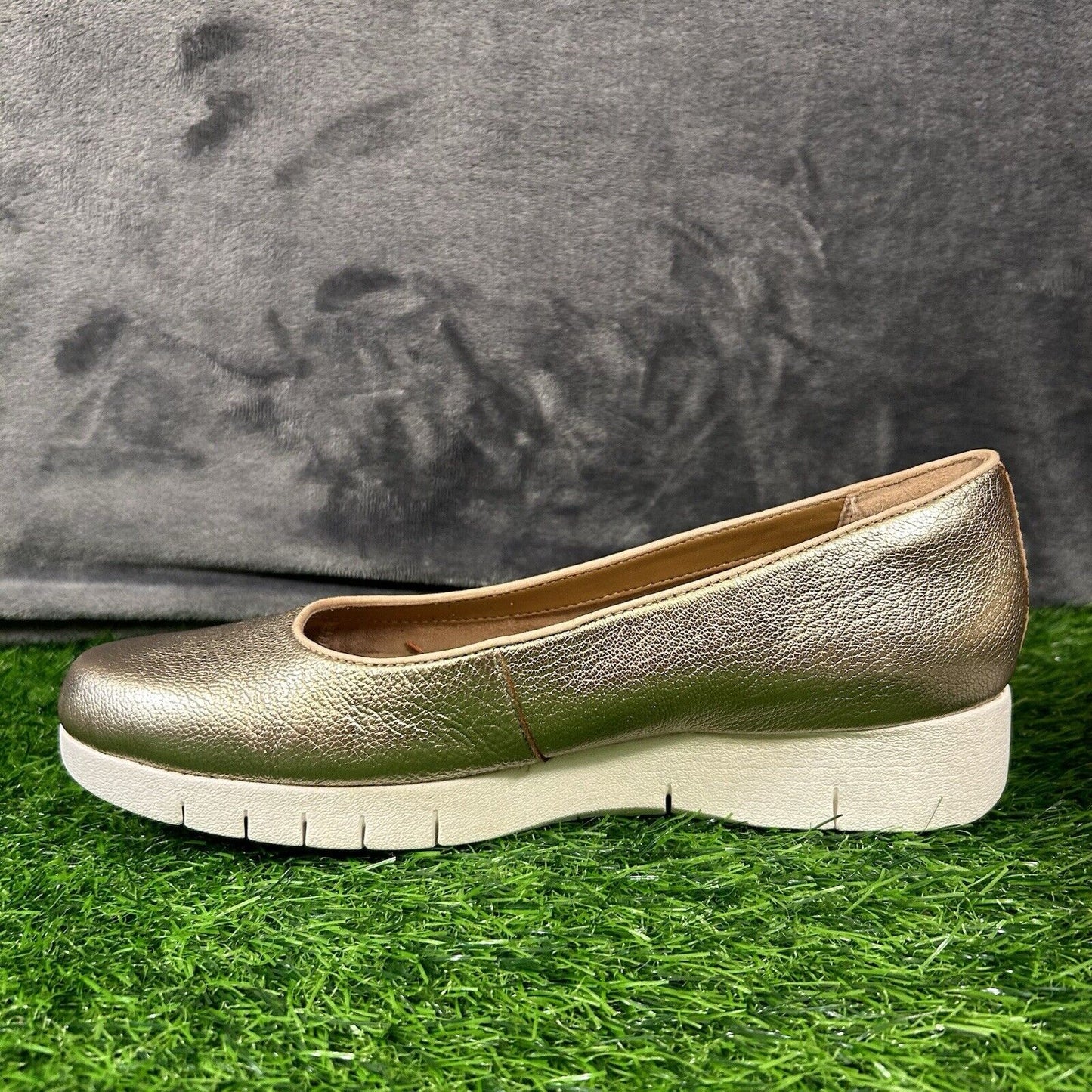 Clarks Daelyn Towne Loafer Womens 8.5 M Gold Shoes Leather Comfort Platform