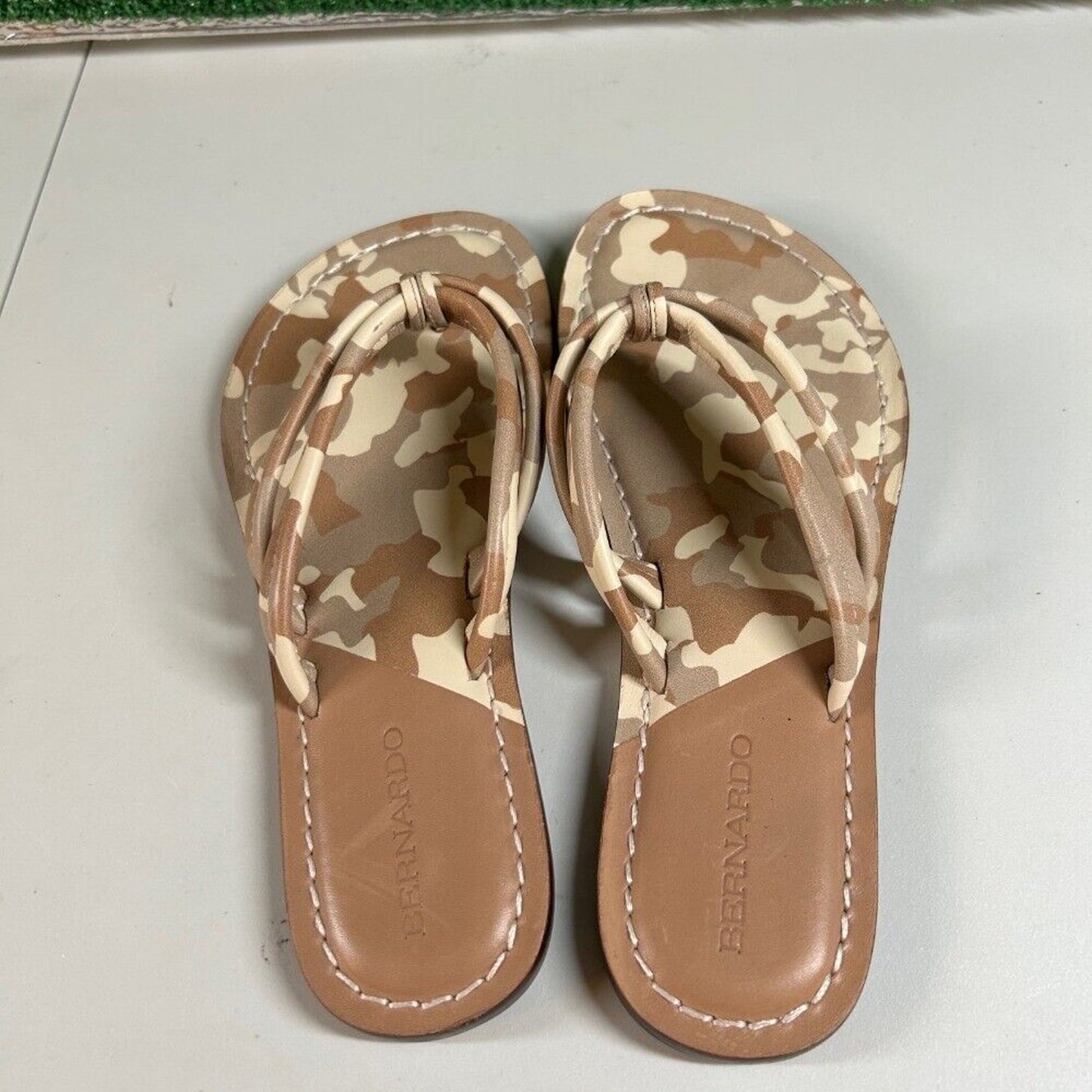 Bernardo Miami Camo Flip Flops Thong Sandals Comfortable Slides Womens 8 M