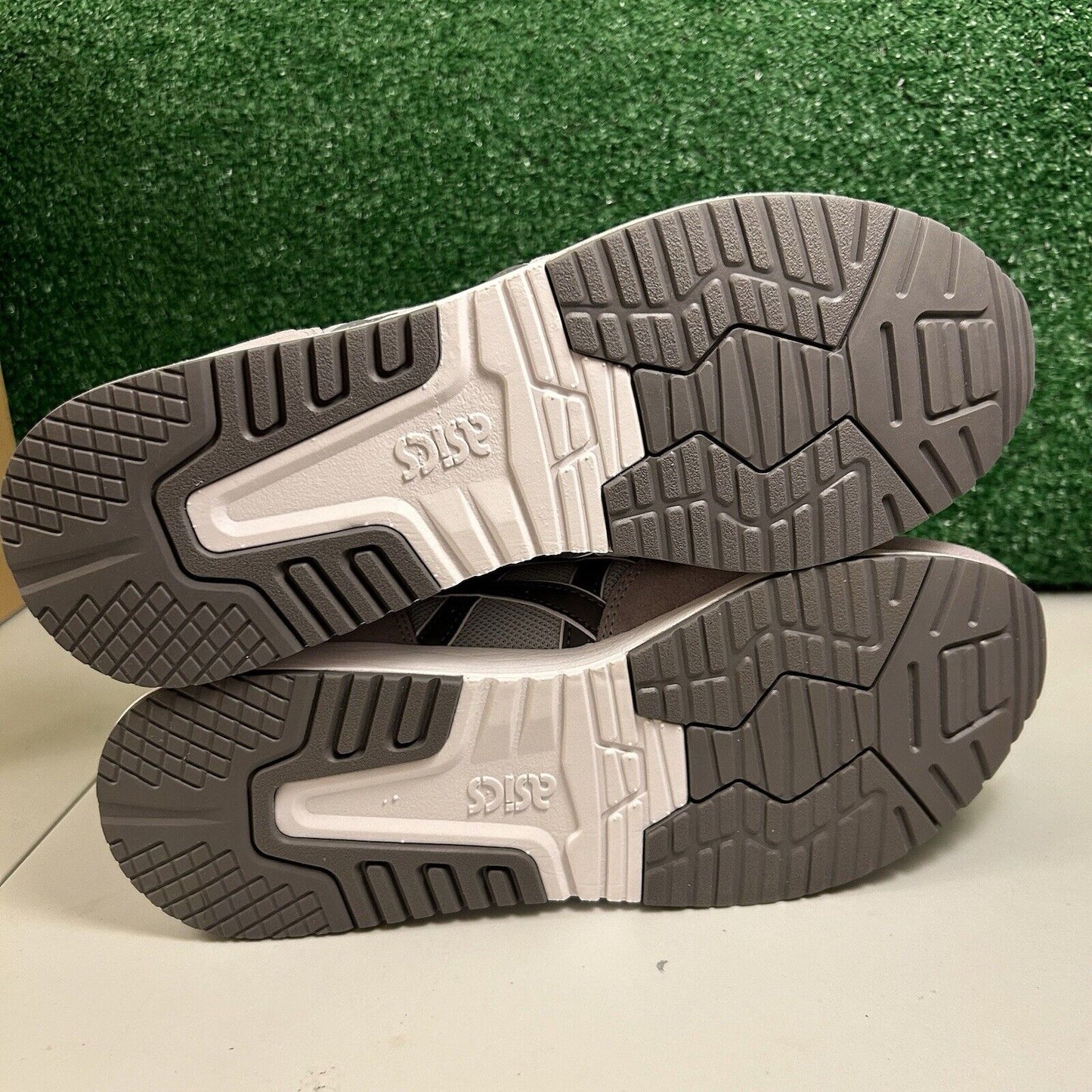 Asics Lyte Classic Mens 9 Gray Shoes Sneaker Athletic Suede Casual Comfort NEW