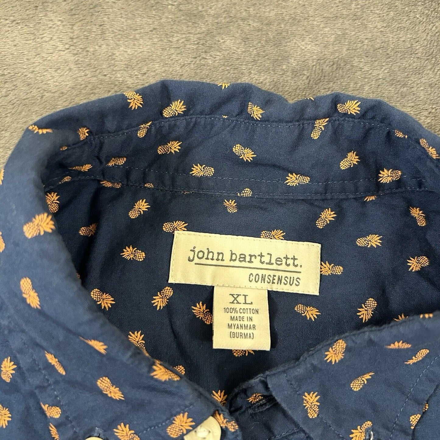 John Bartlett Shirt Mens Extra Large Blue Pineapples Button Up Short Sleeve