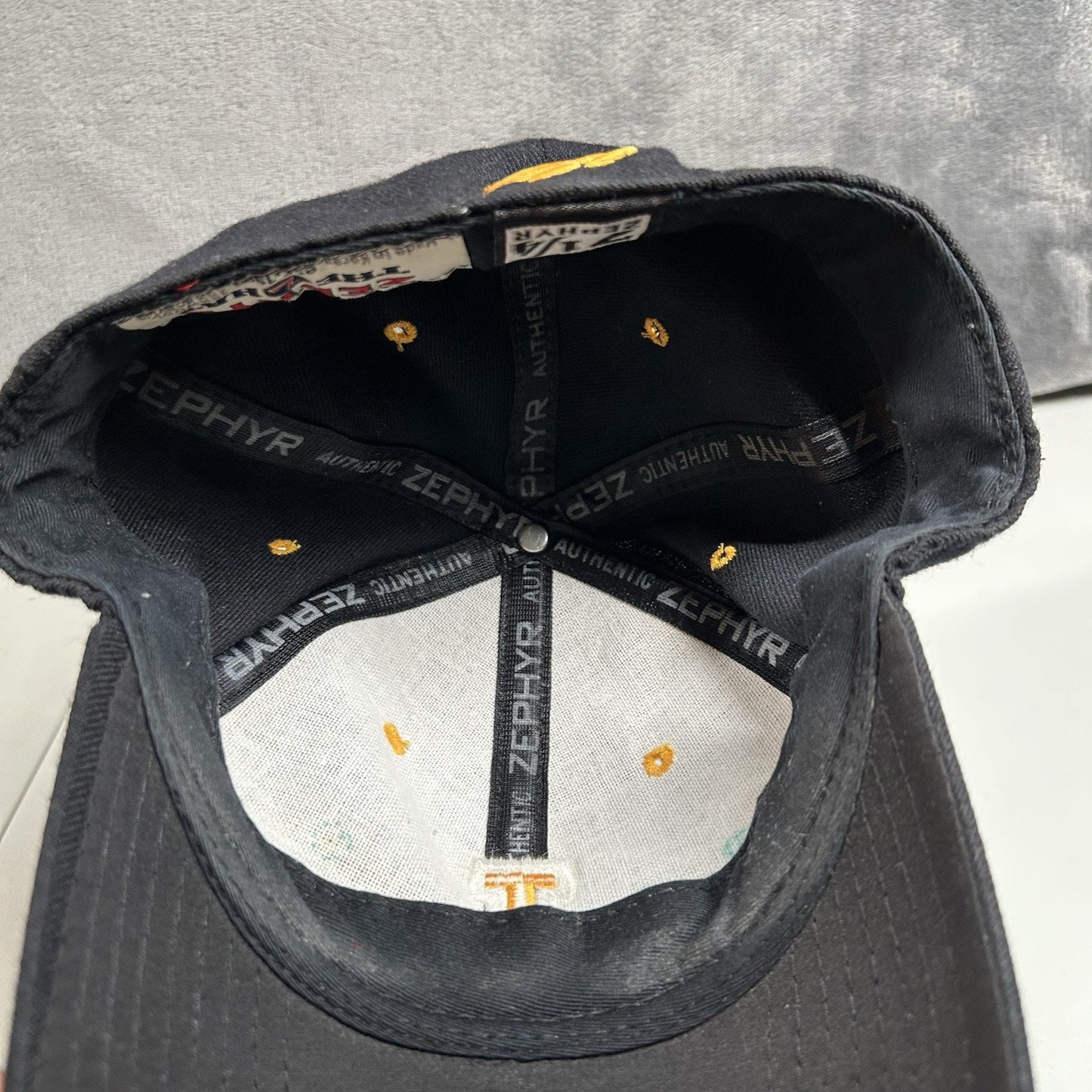 Iowa Hawkeyes Hat Cap Mens 7 1/4 Black Yellow NCAA The Z Hat Zephyr Fitted