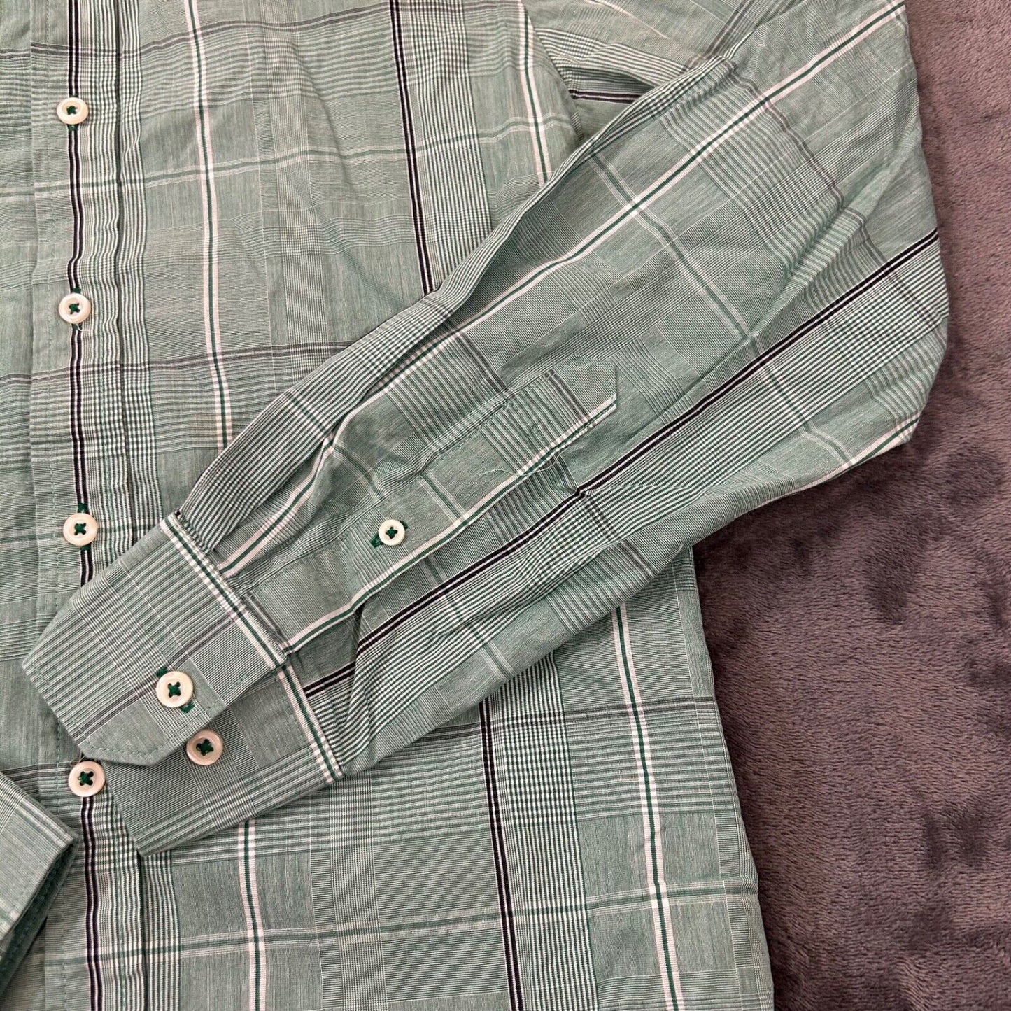 Izod Shirt Mens Small Green Black Plaid Button Up Long Sleeve Work Slim Fit
