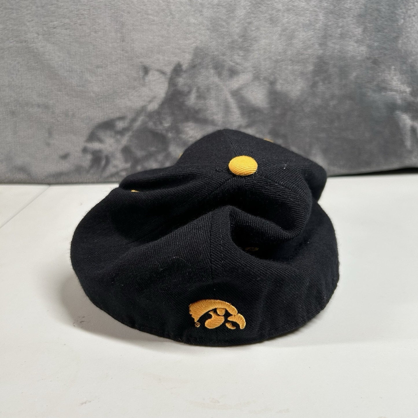 Iowa Hawkeyes Hat Cap Mens 7 1/4 Black Yellow NCAA The Z Hat Zephyr Fitted