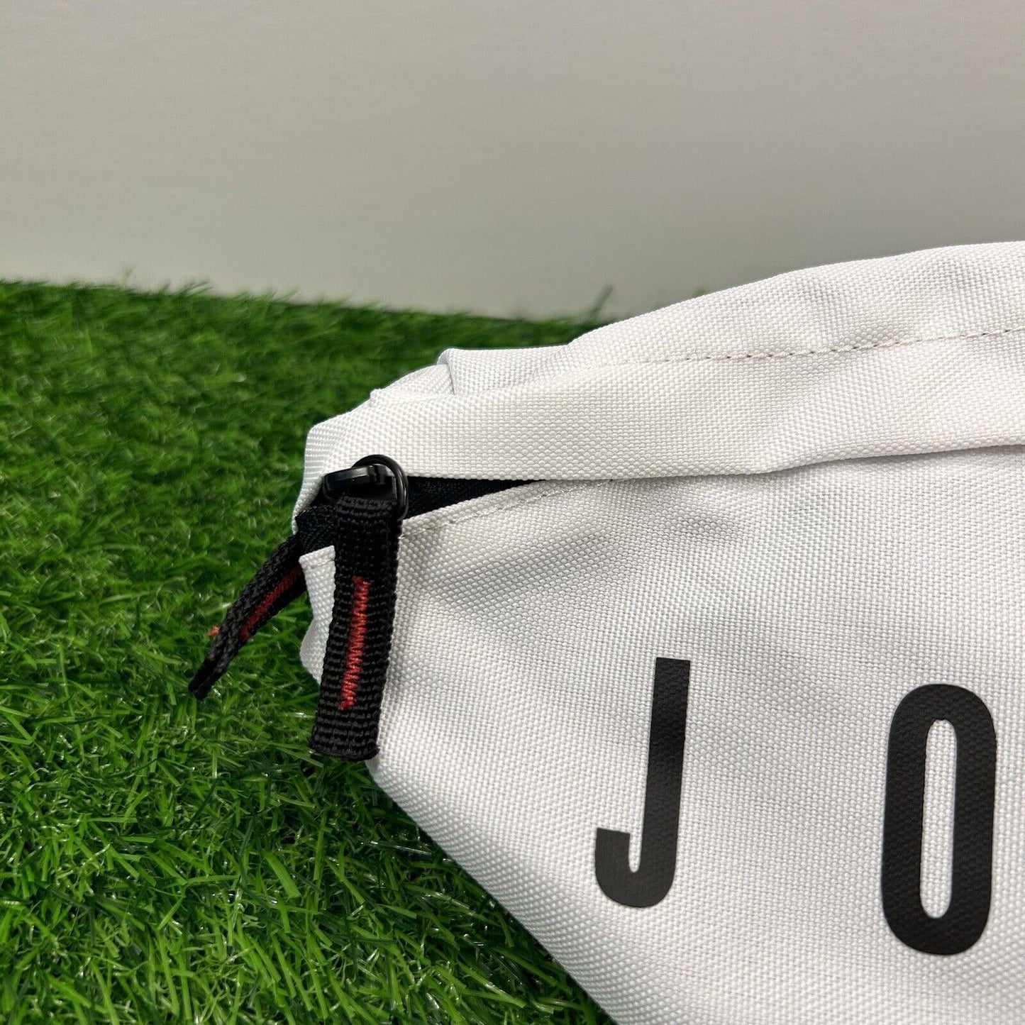 Nike Air Jordan Crossbody Bag White Jumpman Fanny Pack Hip Waist Belt 9B0533 NEW