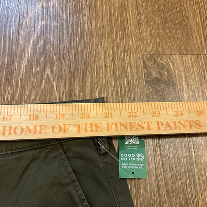 Gap Essential Khaki Chino Shorts Mens 40" Green Comfort Casual 9" Inseam NEW