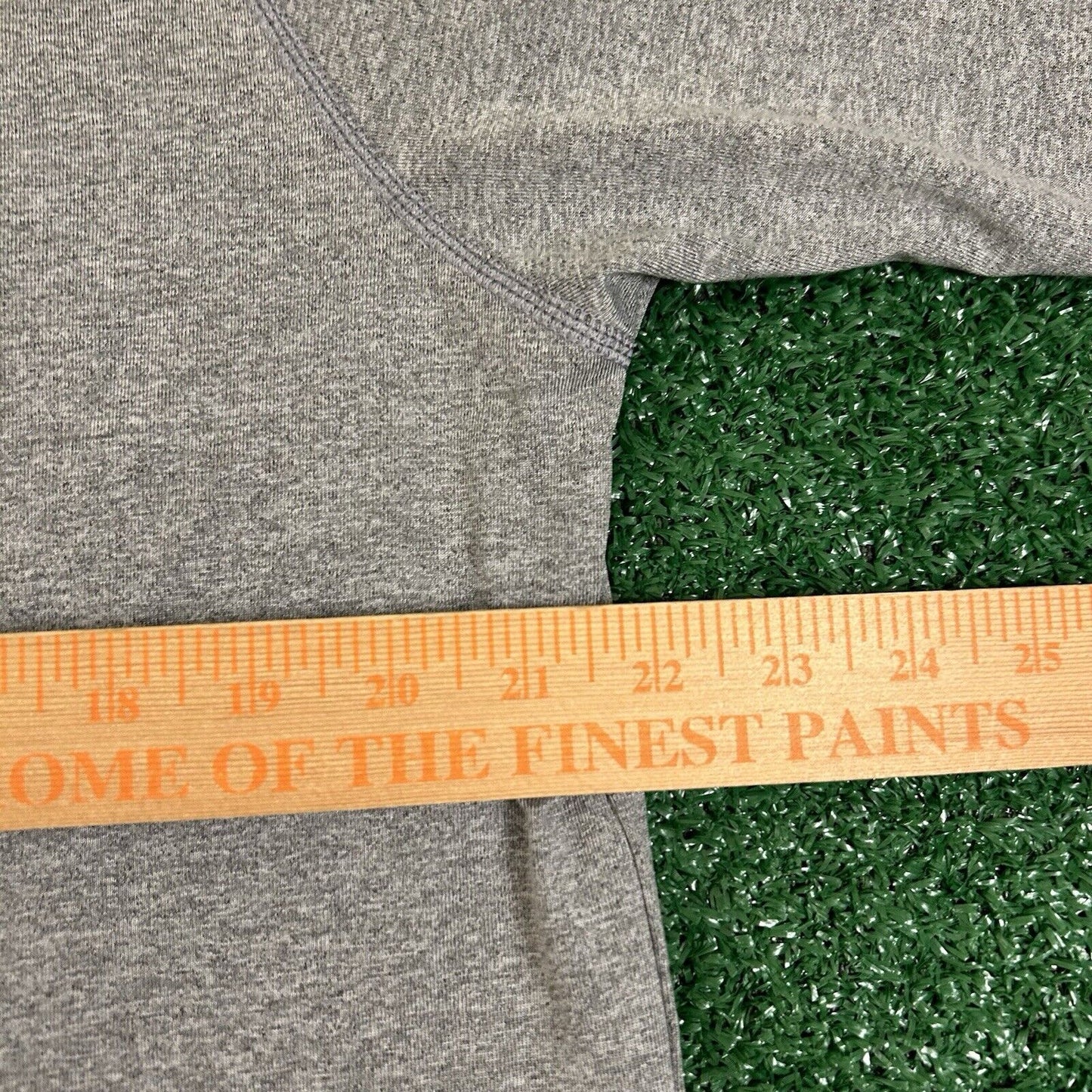 Wisconsin Badgers Shirt Mens Large Gray Red Short Sleeve Casual T-shirt Adidas