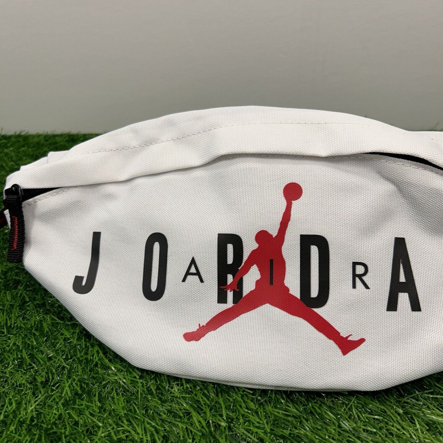 Nike Air Jordan Crossbody Bag White Jumpman Fanny Pack Hip Waist Belt 9B0533 NEW