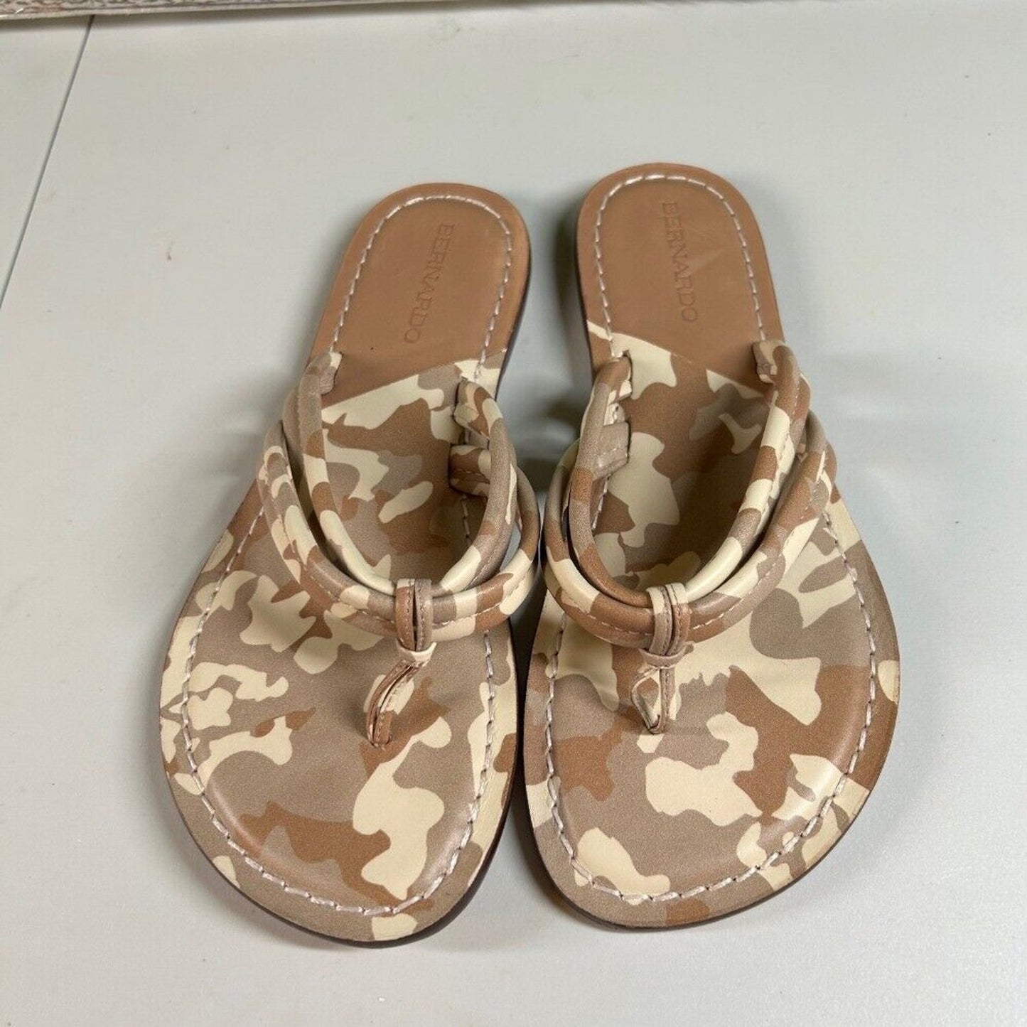 Bernardo Miami Camo Flip Flops Thong Sandals Comfortable Slides Womens 8 M