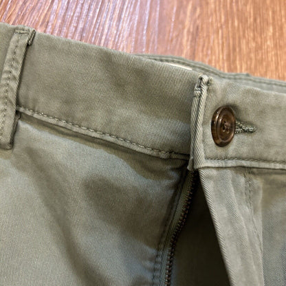 Gap Essential Khaki Shorts Mens 38" Green Chino 9" Short Casual Comfort NEW