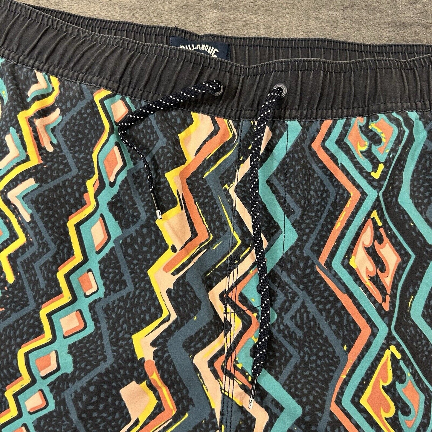 Billabong Board Shorts Men XXL 2XL 38" Blue Black Striped Drawstring Boardie NEW