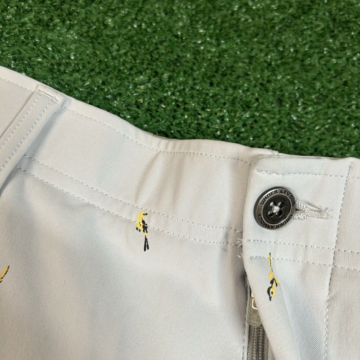 Under Armour Golf Shorts Mens 40" Gray Flat Front Bird Print Water Resistant New