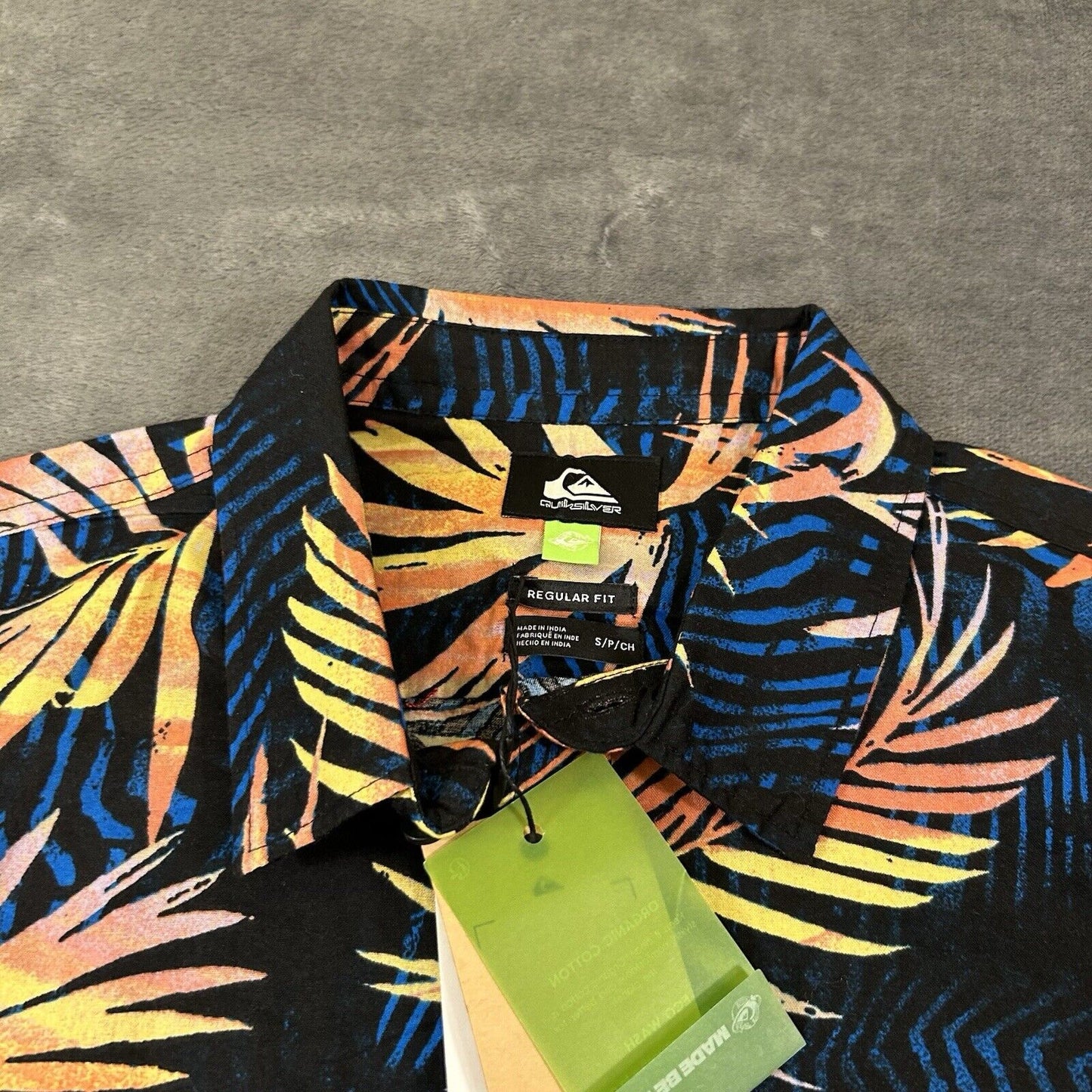 Quiksilver Hawaiian Shirt Men Small Black Blue Floral Button Up Short Sleeve NEW