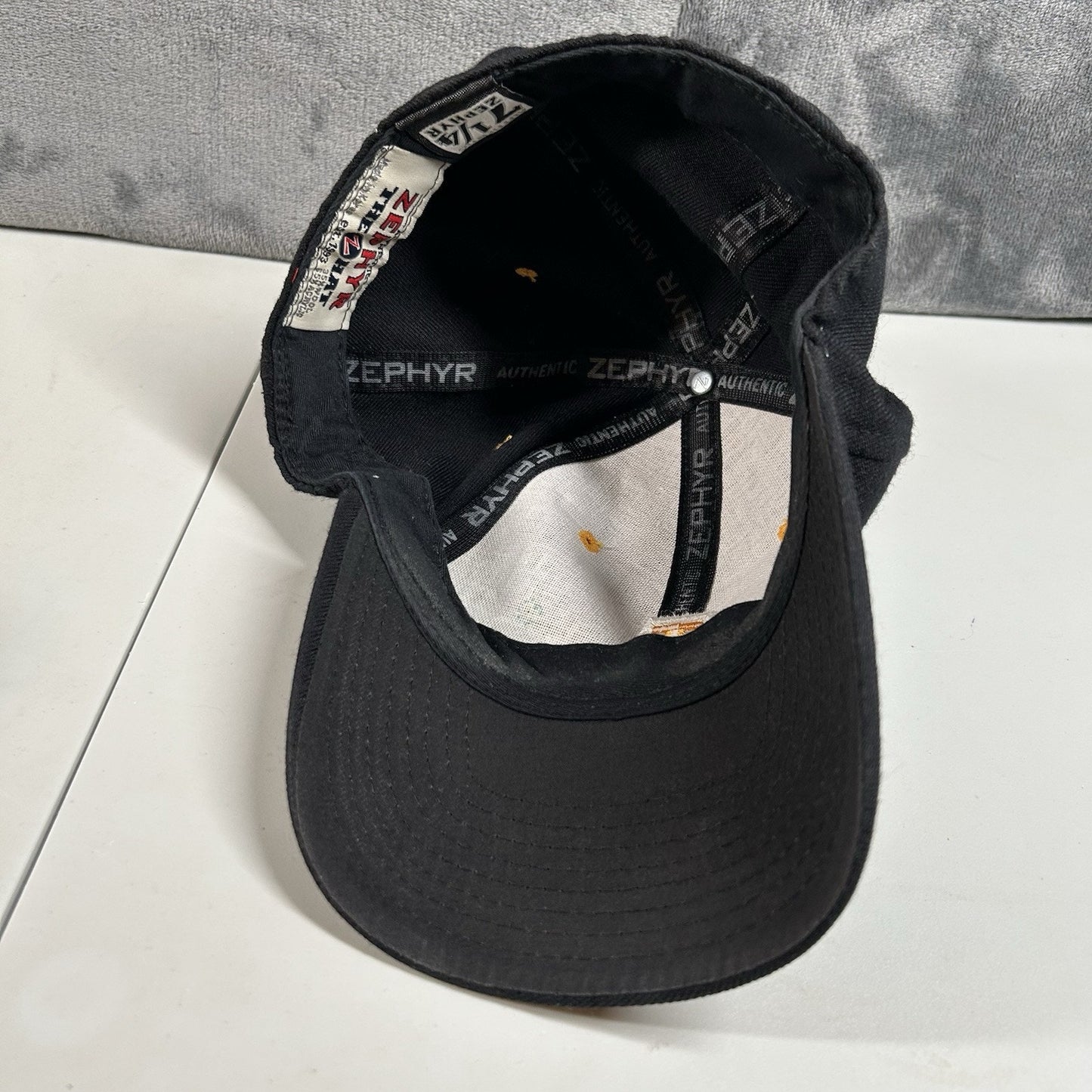 Iowa Hawkeyes Hat Cap Mens 7 1/4 Black Yellow NCAA The Z Hat Zephyr Fitted