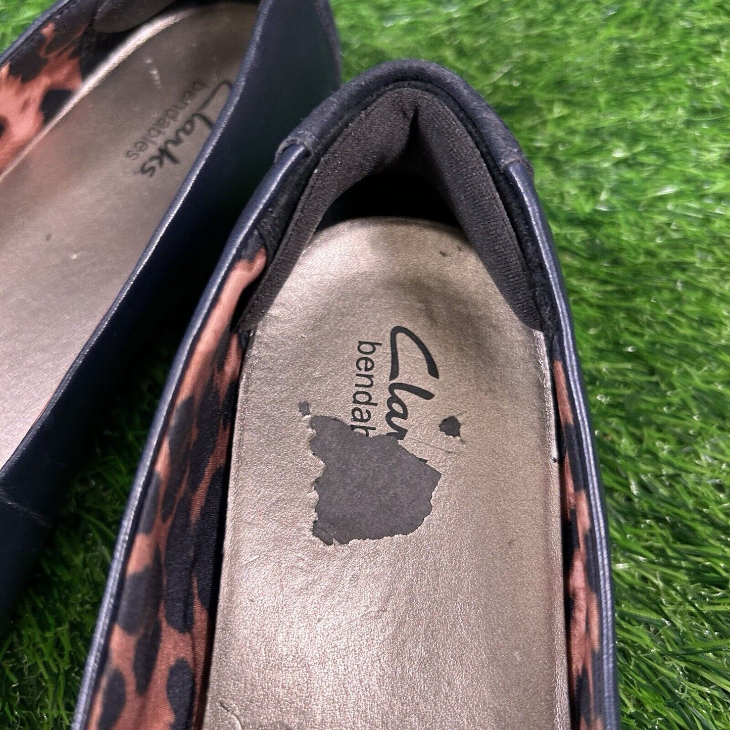 Clarks Bendables Flats Womens 7 W Blue Leather Shoes Slip On Casual Comfort