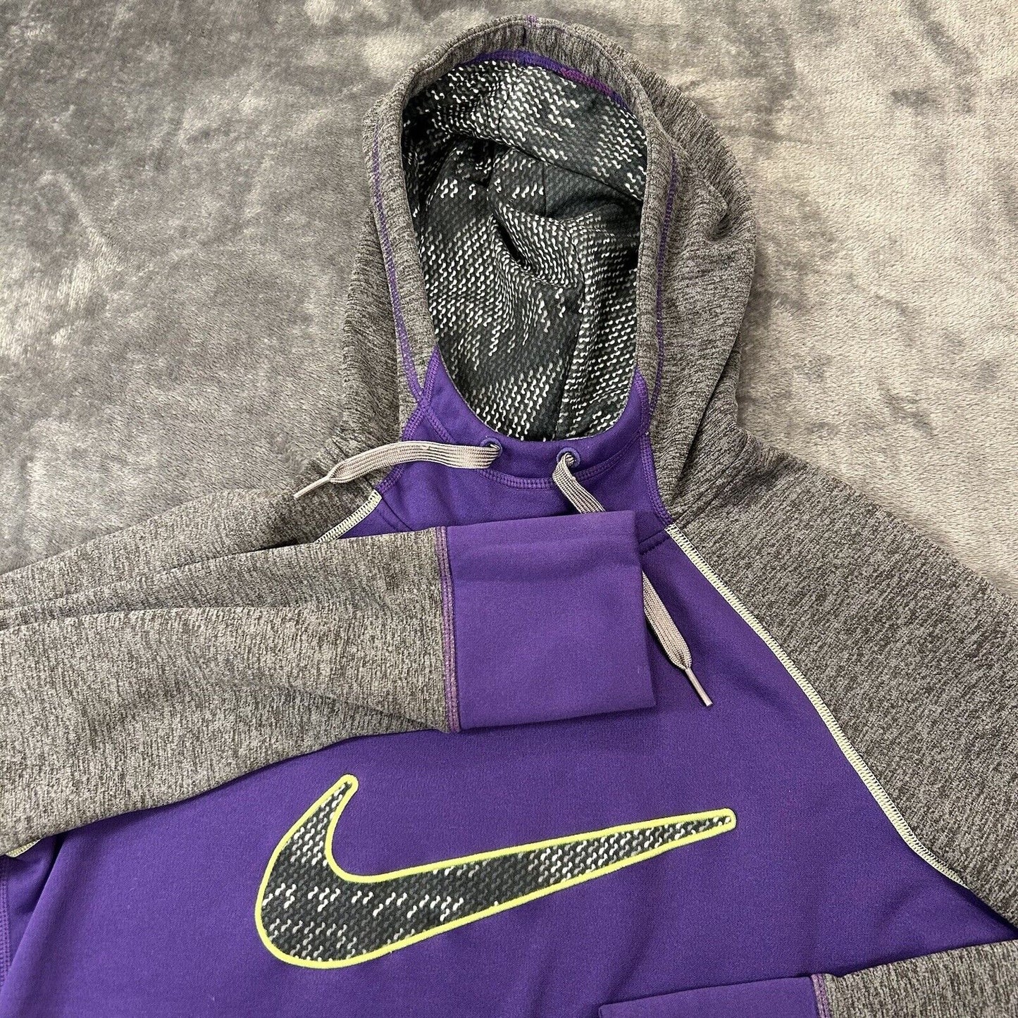 Nike Sweater Womens Medium Purple Pullover Hooded Sweatshirt Therma Fit Check