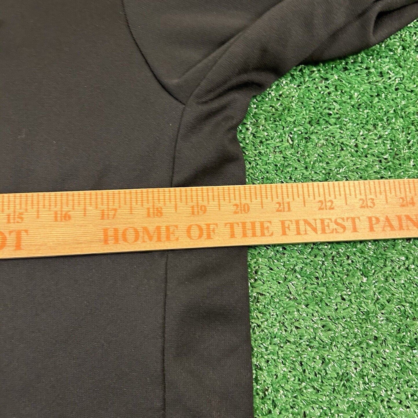 Nike Therma Fit Sweater Mens Medium Black Gray Sweatshirt Big Swoosh Hoodie