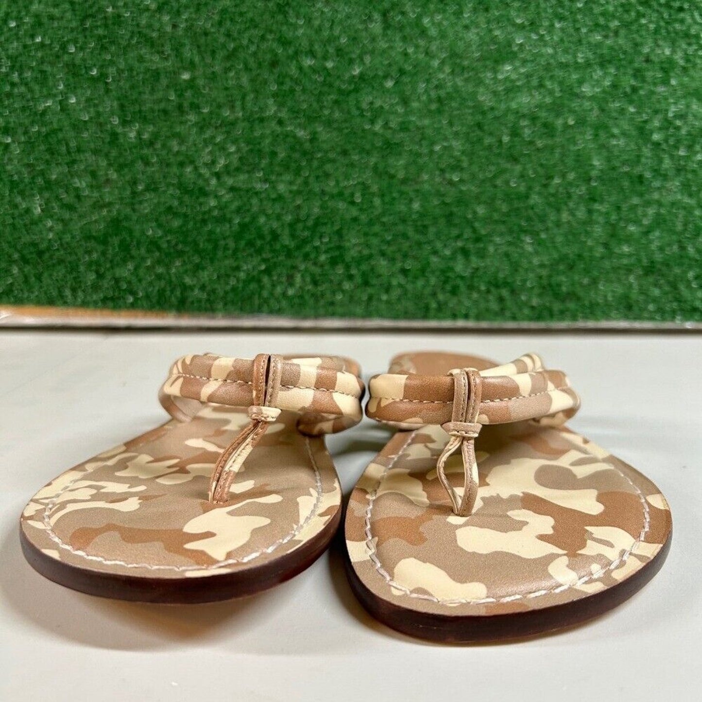 Bernardo Miami Camo Flip Flops Thong Sandals Comfortable Slides Womens 8 M