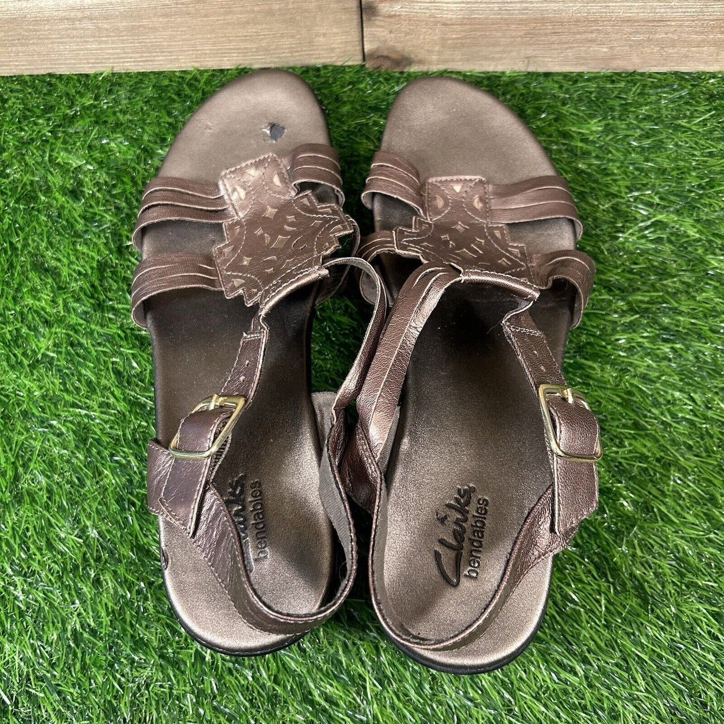 Clarks Bendables Sandals Womens 10 M Bronze Wedge Strappy Leather Open Toe