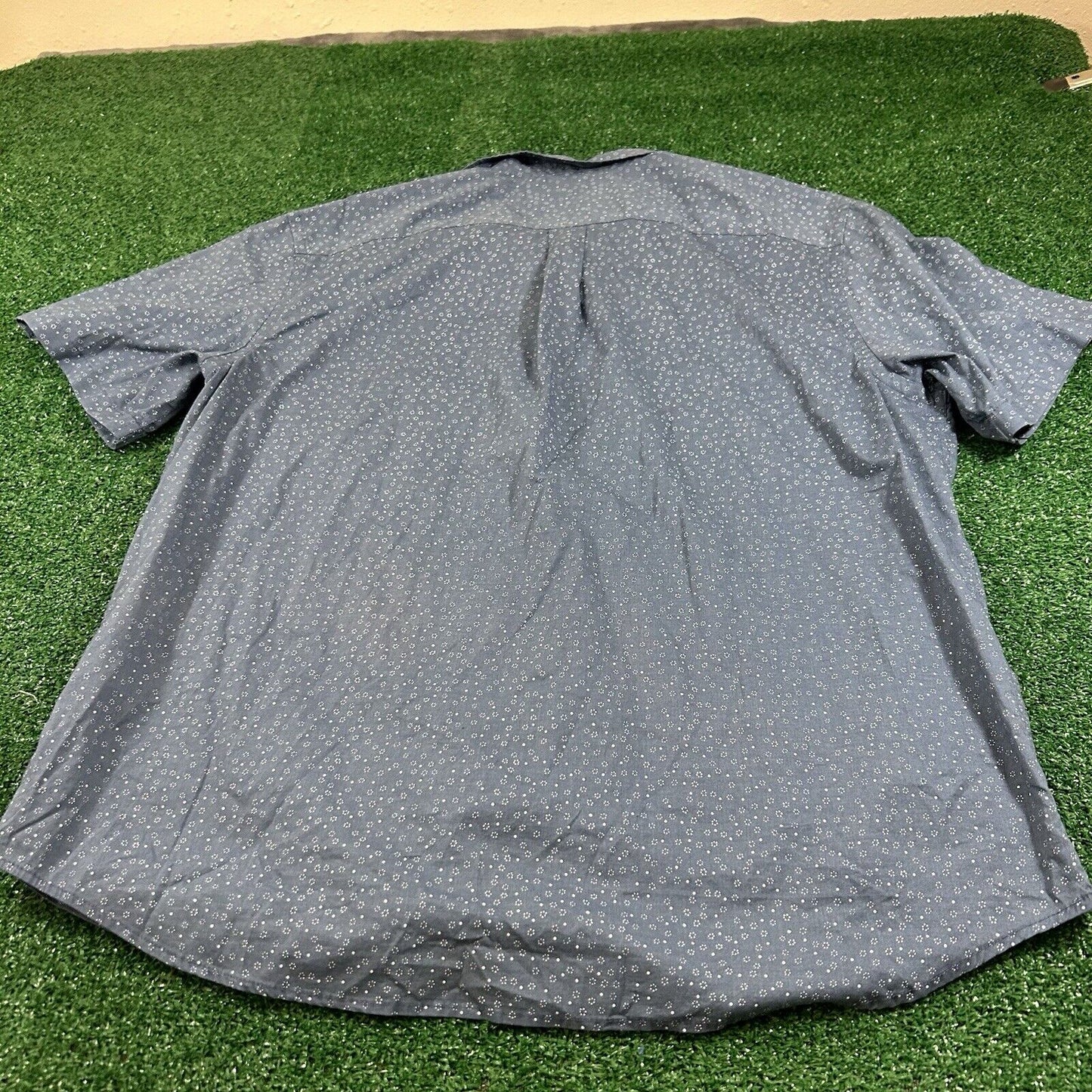 Old Navy Shirt Mens XXL 2XL Blue White Geometric Button Up Short Sleeve Flex