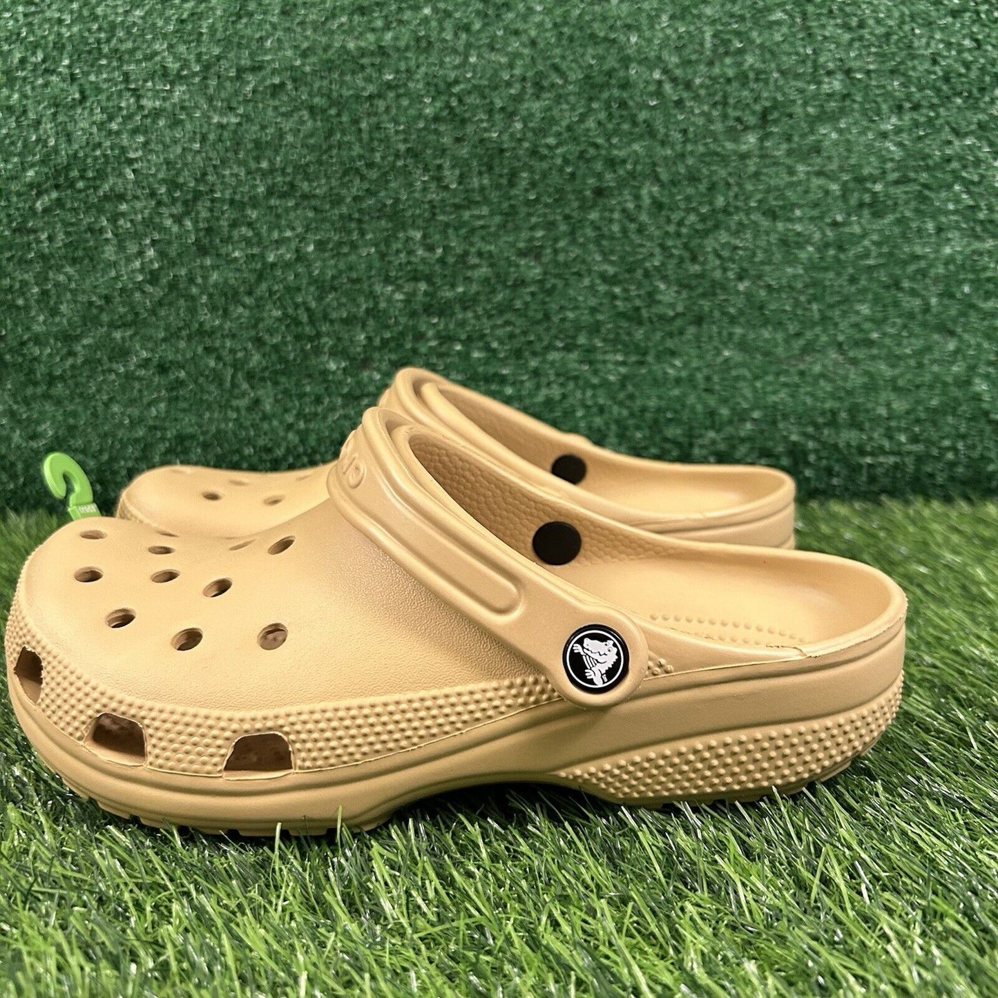 Crocs Classic Clogs Womens 8 Wheat Tan Shoes Casual Comfort Outdoor Slip On NEW