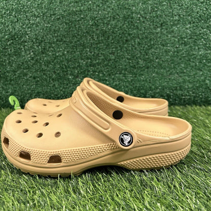 Crocs Classic Clogs Womens 8 Wheat Tan Shoes Casual Comfort Outdoor Slip On NEW