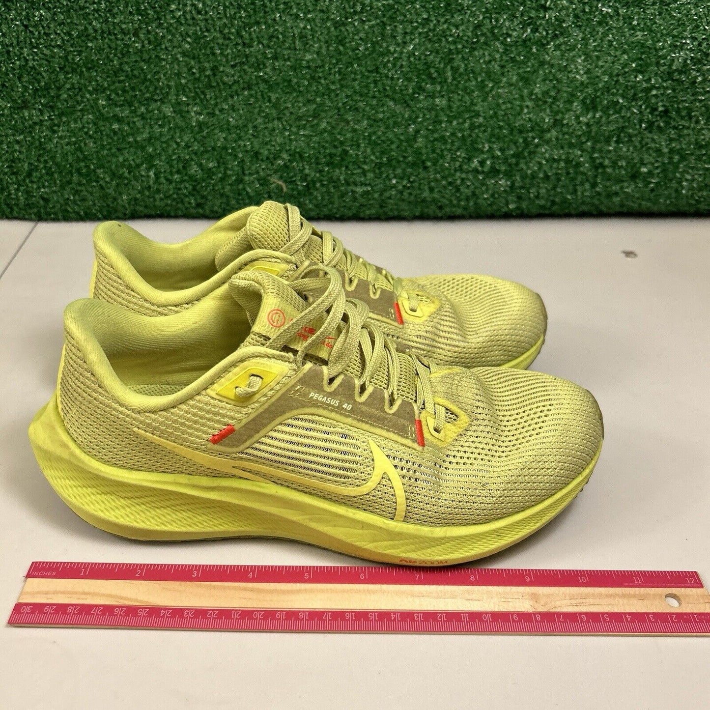 Nike Air Zoom Pegasus 40 Womens 8 Neon Volt Shoes Sneaker Athletic Running