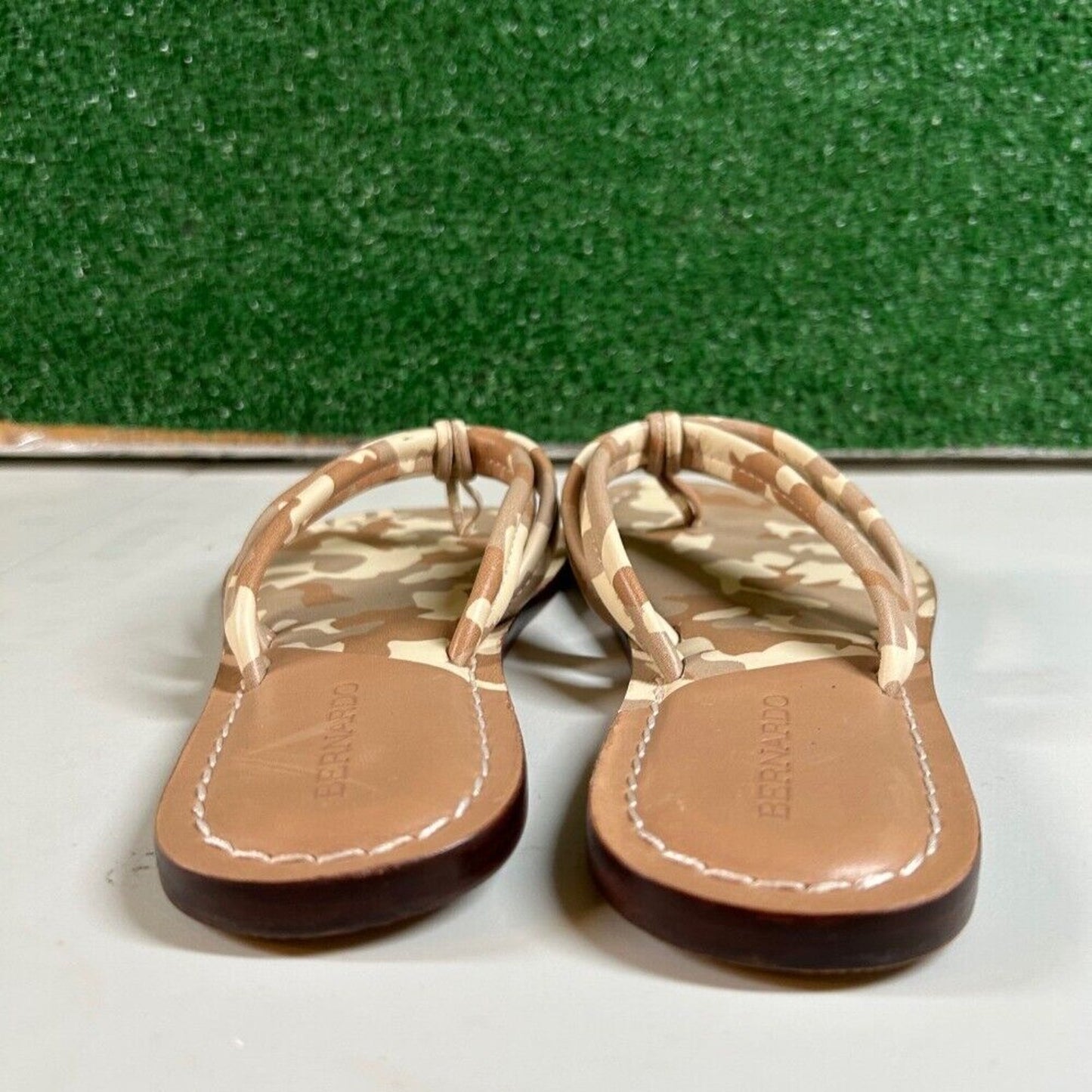 Bernardo Miami Camo Flip Flops Thong Sandals Comfortable Slides Womens 8 M