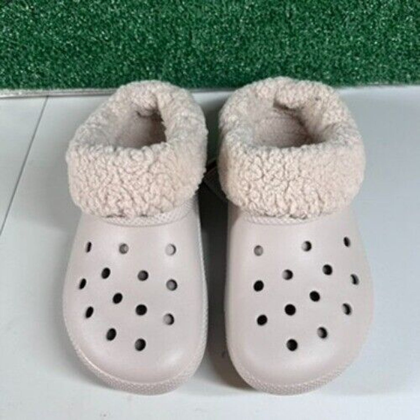 Crocs Classic Blitzen IV Lined Clog Fuzzy Fur Slip On Comfort Beige Womens 8 New