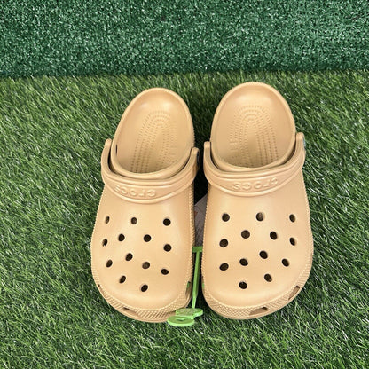 Crocs Classic Clogs Womens 8 Wheat Tan Shoes Casual Comfort Outdoor Slip On NEW