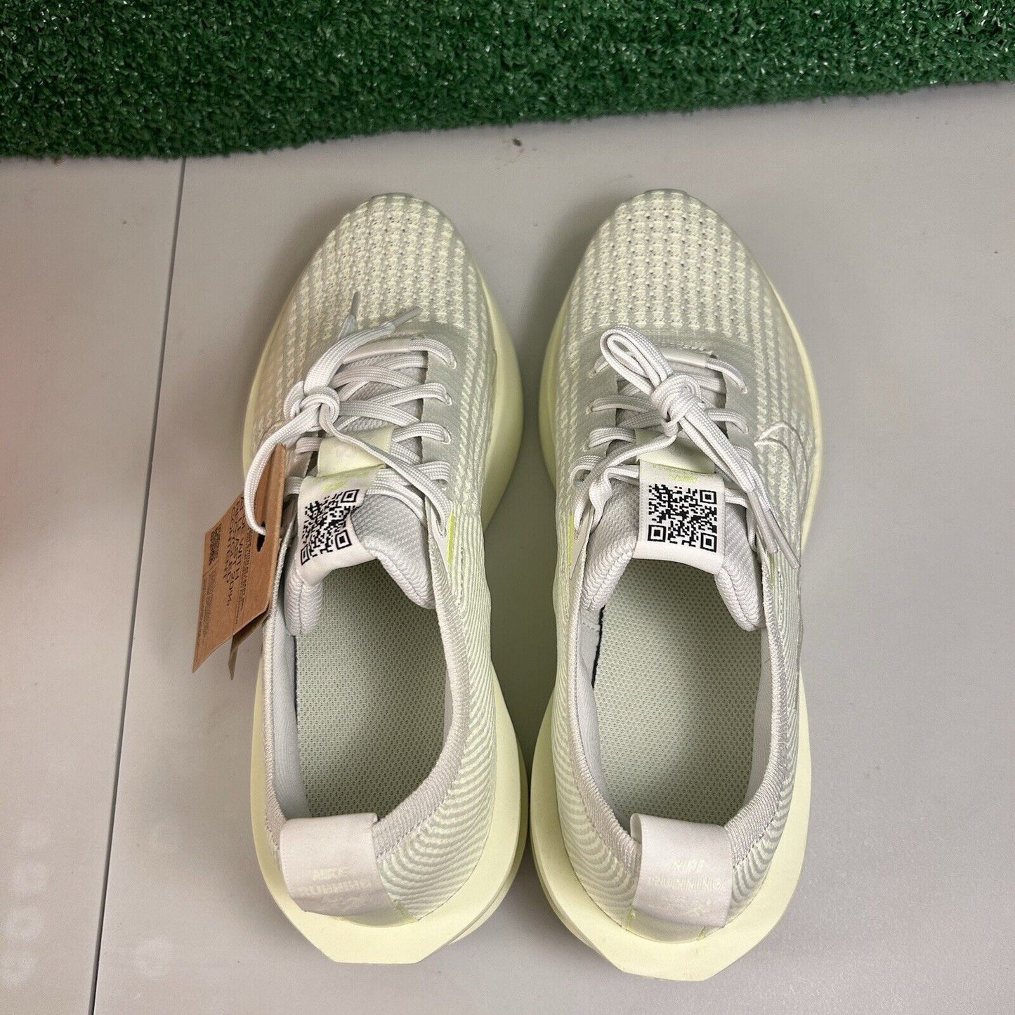 Nike Interact Run Womens 10 Sea Glass Green Shoes Sneakers Athletic Running NEW