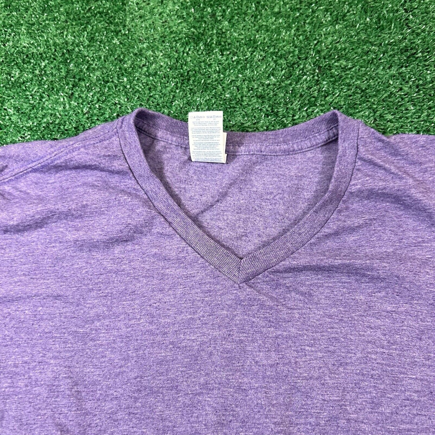 Gildan Softstlye Shirt Mens Medium Purple Short Sleeve V-neck Casual Ring Spun