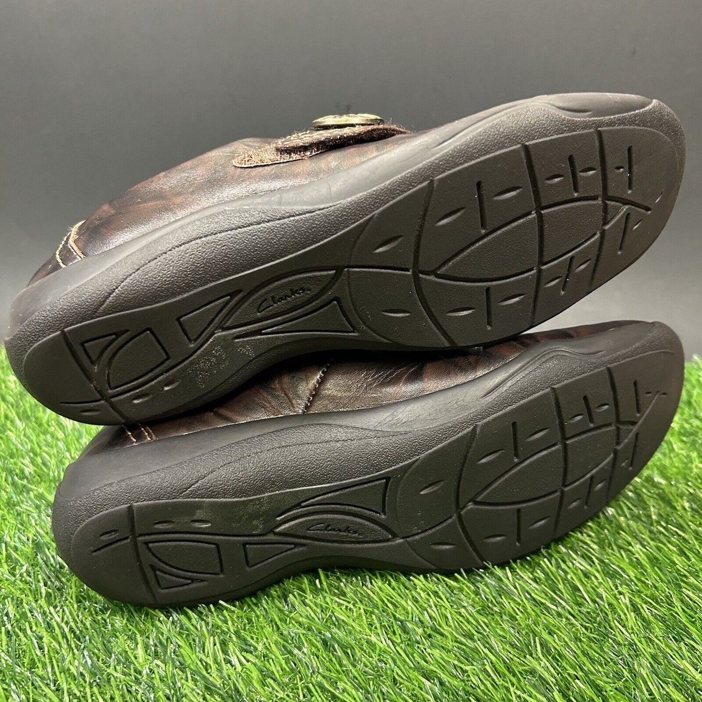 Clarks Artisan Shoes Womens 7 M Brown Black Loafer Flats Leather Slip On Strap