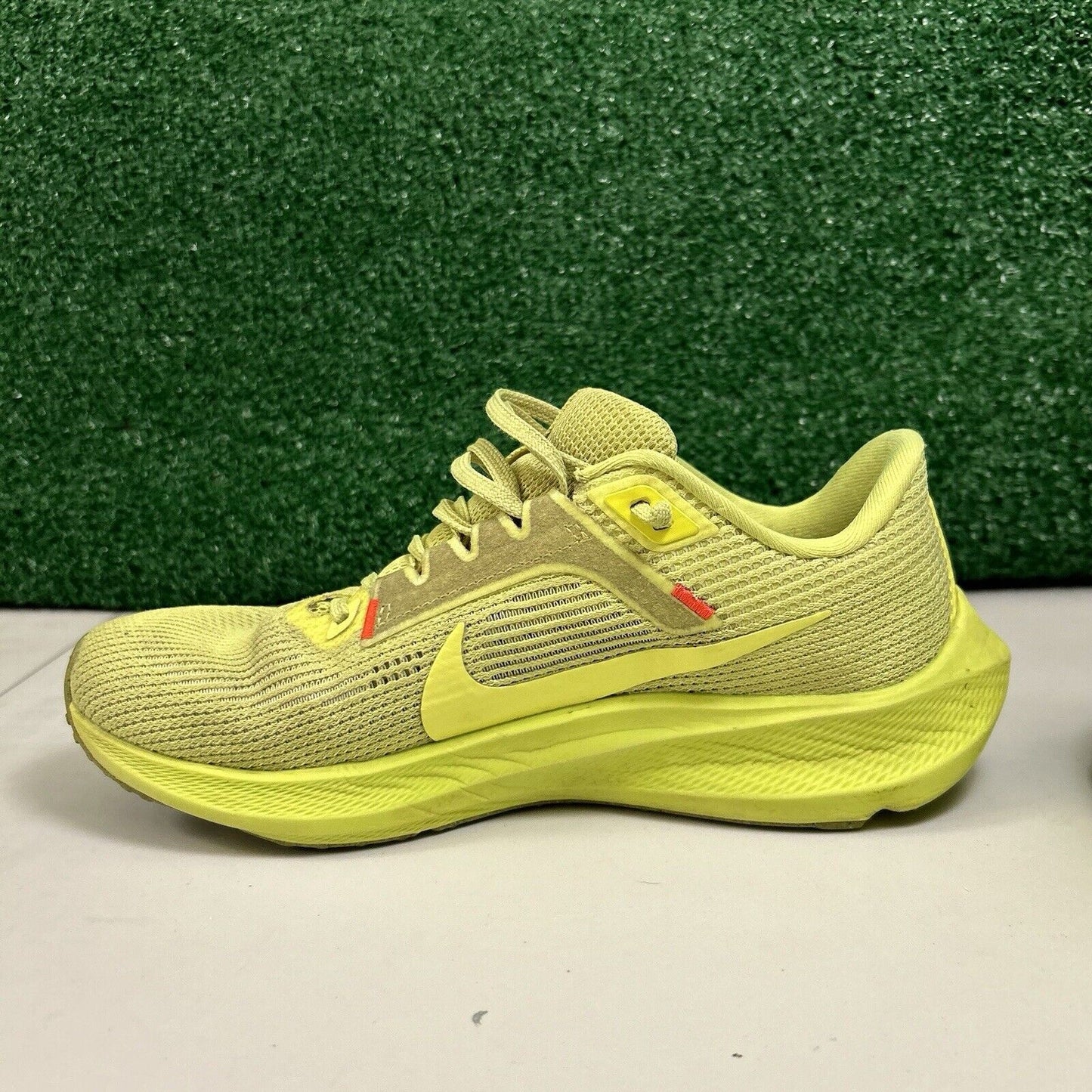 Nike Air Zoom Pegasus 40 Womens 8 Neon Volt Shoes Sneaker Athletic Running