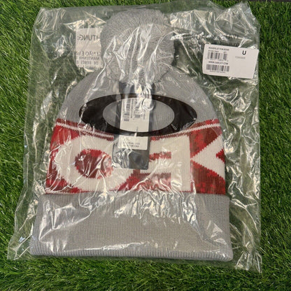 Oakley Wanderlust Pom Beanie Adult One Size Gray Red Hat Winter Snow Outdoor NEW
