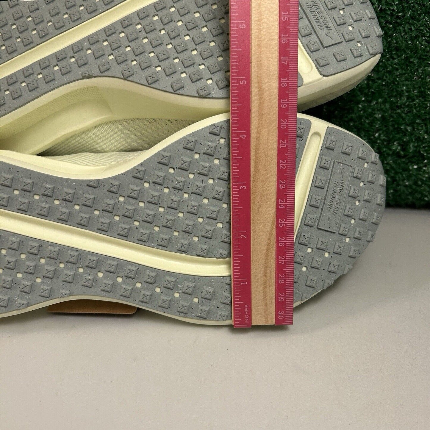 Nike Interact Run Womens 10 Sea Glass Green Shoes Sneakers Athletic Running NEW