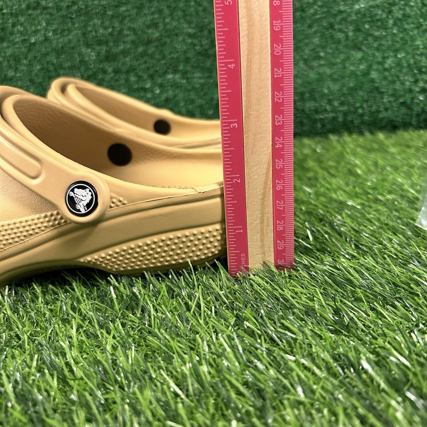 Crocs Classic Clogs Womens 8 Wheat Tan Shoes Casual Comfort Outdoor Slip On NEW