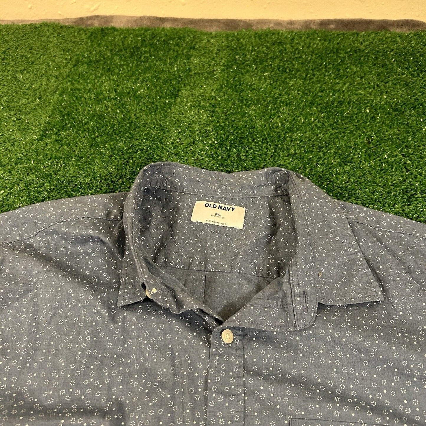 Old Navy Shirt Mens XXL 2XL Blue White Geometric Button Up Short Sleeve Flex