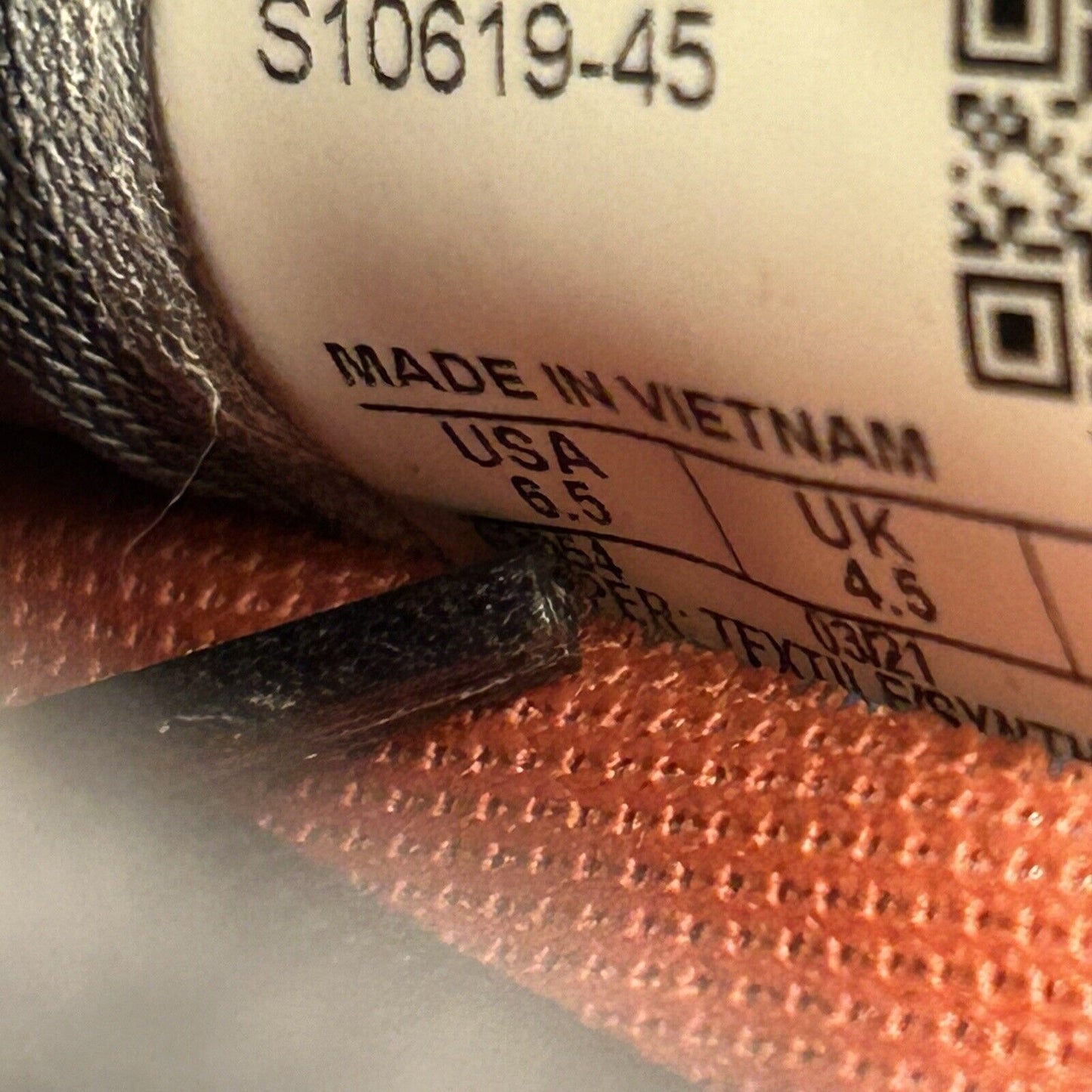 Saucony Kinavara 12 Womens 6.4 Black White Shoes Sneakers Athletic Running Gym