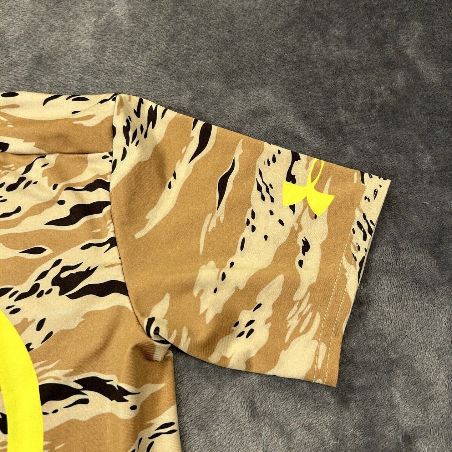 Under Armour Marvel Shirt Mens Medium Brown Black Camo Compression Heatgear Gym