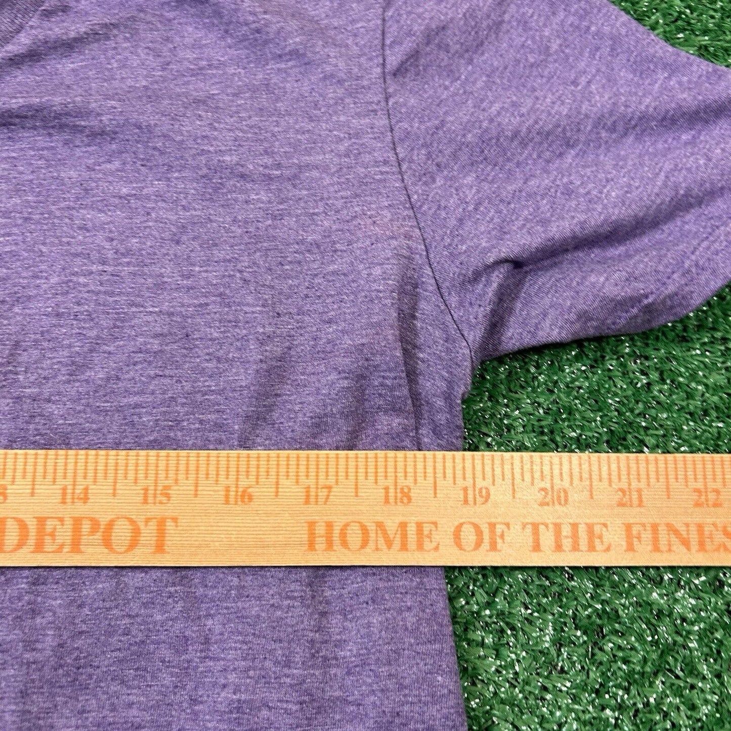 Gildan Softstlye Shirt Mens Medium Purple Short Sleeve V-neck Casual Ring Spun