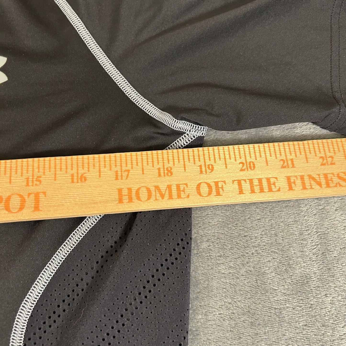 Under Armour Shirt Mens Medium Black Short Sleeve Athletic Mesh Gym Heatgear