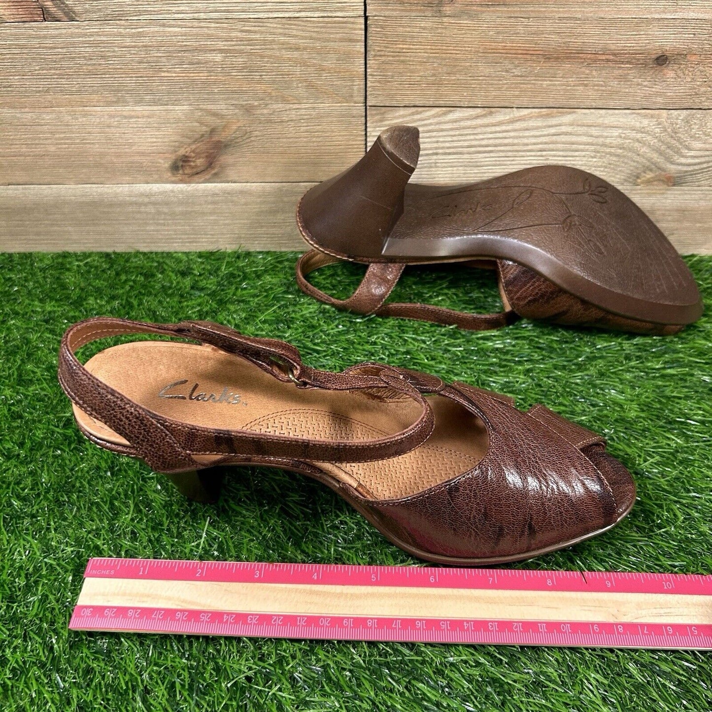 Clarks Eliza Sandals Womens 8 M Brown Slingback Hook & Loop Heeled Peep Toe